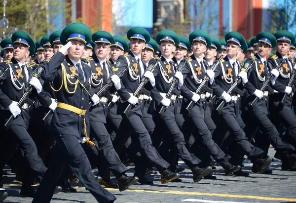  Askeri lise öğrencileri Moskova kenarlığını Enstitüsü Fsb Rusya genel provada Kızıl Meydan şerefine zafer günü geçit töreni.