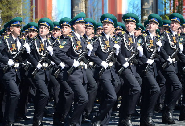  Курсанты Московского пограничного института ФСБ России на генеральной репетиции парада на Красной площади в честь Дня Победы
.