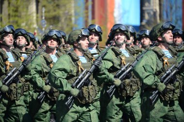  331st Muhafızlar hava indirme Alayı'Kostroma Kostümlü prova, Kızıl Meydan geçit zafer günü onuruna, paraşütçüler.