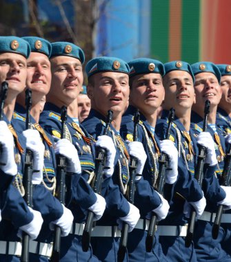  Ryazan havadan komut okul öğrenciler. V. Kızıl Meydan geçit onuruna Zafer Bayramı kostümlü prova, F. Margelov (Rvvdku).
