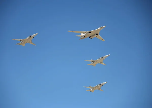 Сверхзвуковые стратегические бомбардировщики дальней авиации Ту-160 "Белый лебедь". , — стоковое фото