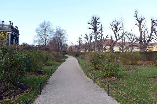 Парк schnbrunn палаці у Відні. — стокове фото