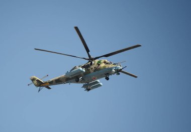  Büyük Vatanseverlik Savaşı zaferle 72 yıldönümü adanmış geçit bir prova sırasında 