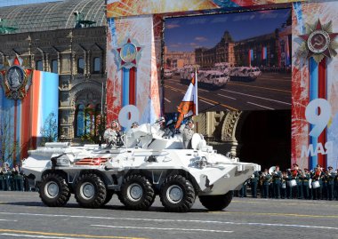  Btr-82a Kostümlü prova geçit zafer günü için özel bir başlık ile kutup sürümü.