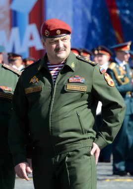  İlk Müdür Yardımcısı olan Ulusal Muhafız birlikleri, Rusya Federasyonu, Generaloberst Sergei Melikov Federal Servisi.