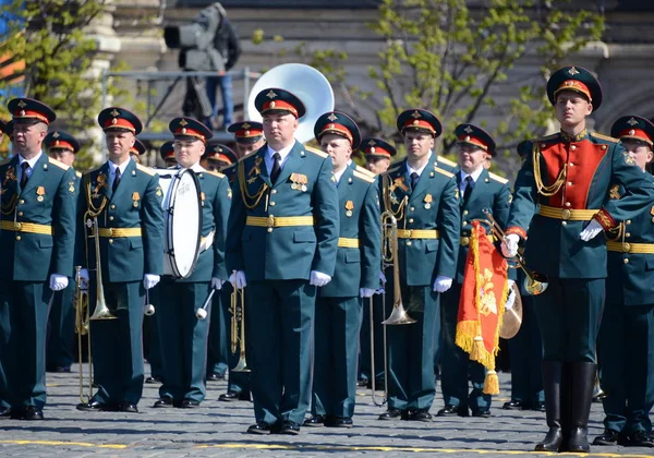 Militärmusiker bei der Generalprobe der Parade zum 72. Jahrestag des Sieges im Großen Vaterländischen Krieg. — Stockfoto