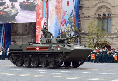  Zafer Bayramı (İkinci Dünya Savaşı) 72th yıldönümü kutlaması. Havacılar Bmd - 4m mücadele aracın araç (ZSA mücadele bir amfibi piyade olduğunu)