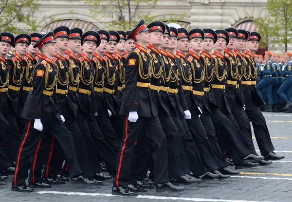 The students of the Moscow Suvorov military school during the parade on red square in honor of Victory Day. — Stock Photo, Image