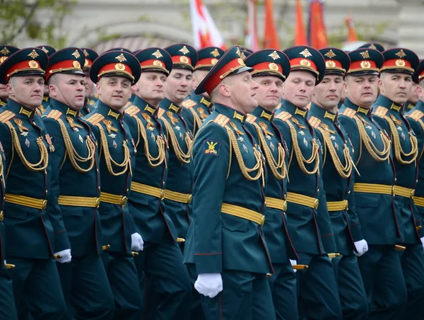 Officiers de l'Académie des armes combinées des forces armées de la Fédération de Russie lors du défilé militaire sur la place rouge en l'honneur du Jour de la Victoire . — Photo
