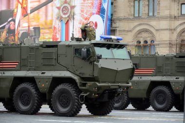  Zafer Bayramı (İkinci Dünya Savaşı) 72th yıldönümü kutlaması. Mayın dayanıklı pusu korumalı (Mrap) zırhlı araçlar tayfun-K