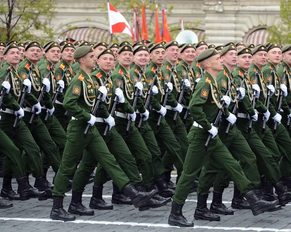 Cadetes da Academia Militar de Logística em nome do Exército General A.V. khruleva no desfile dedicado ao Dia da Vitória . — Fotografia de Stock