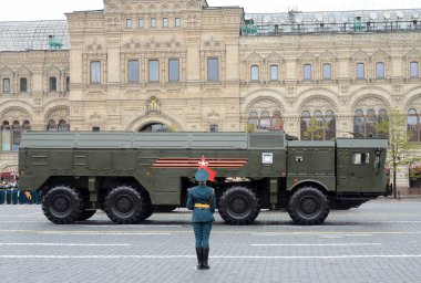  Zafer Bayramı (İkinci Dünya Savaşı) 72th yıldönümü kutlaması. 9k 720 İskender (Nato rapor ismi Ss-26 taş) mobil kısa menzilli balistik füze bir sistemdir.