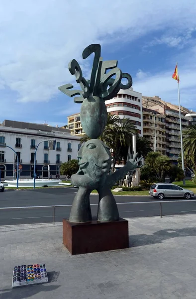 Socha s prognostickými proměnnými na náměstí Marine v Alicante. — Stock fotografie