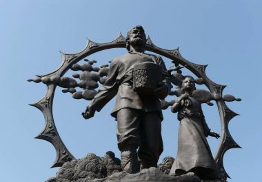 Settlers Altay Meydanı Ekim Barnaul'ın bir anıt.