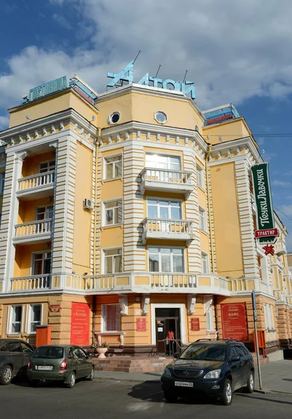 Hotel "Ałtaj" na Lenina Avenue. — Zdjęcie stockowe