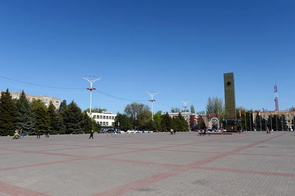 Overwinning plein in de stad van Volgodonsk. — Stockfoto