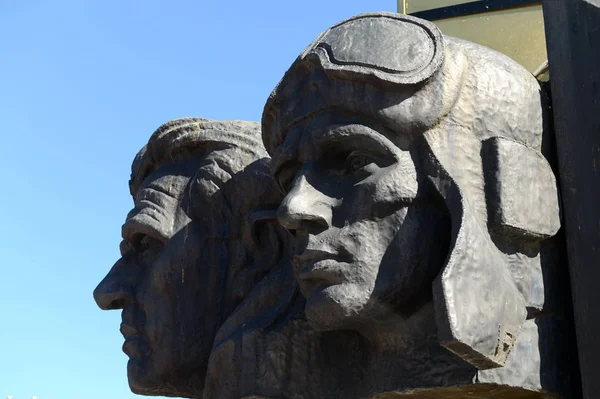 Fragment of the monument "glory to the heroes of the front and rear" on Victory square in Volgodonsk. — Stock Photo, Image