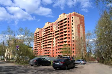  İnşaat alanında bir apartman Kokoshkino yerleşim Novomoskovsky idari bölge Moskova'nın merkezinde, dondurulmuş.