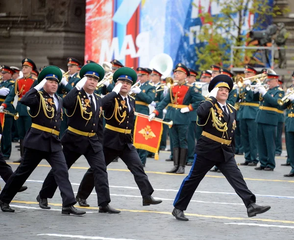 Sjefen for Moskvas grenseinstitutt i Russland, generalen Valery Kozlov, under en parade på rød plass til ære for Seiersdagen. . – stockfoto