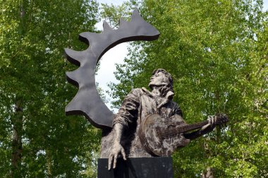  Ünlü Rus şarkıcı Victor Tsoi anıt.
