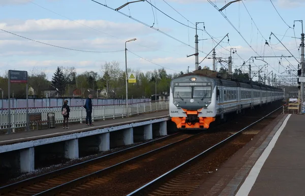 Piattaforma ferroviaria Kokoshkino Kiev direzione della ferrovia di Mosca . — Foto Stock