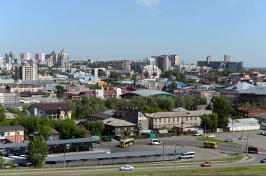Barnaul şehir dağlık bölümünden görünümünü.
