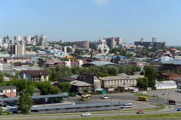 Vista da cidade de Barnaul a partir da parte montanhosa . — Fotografia de Stock