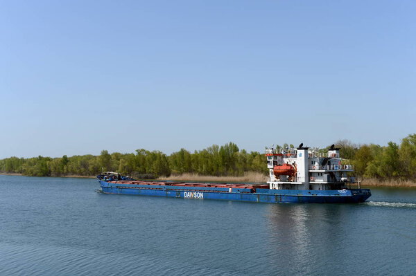 Сухогруз "Орел-4" на реке Дон возле села Романовская Ростовской области
.