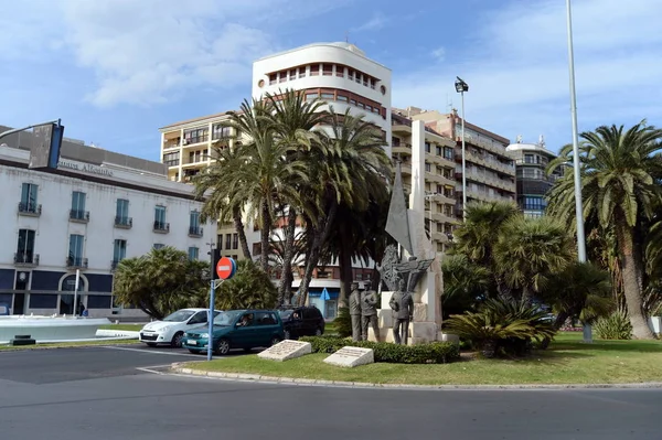 Pomnik hiszpański wojskowych na morze placu w Alicante. — Zdjęcie stockowe