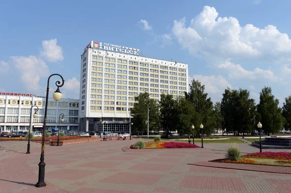 Complejo turístico y hotelero "Vitebsk Hotel" en el centro de Vitebsk . —  Fotos de Stock