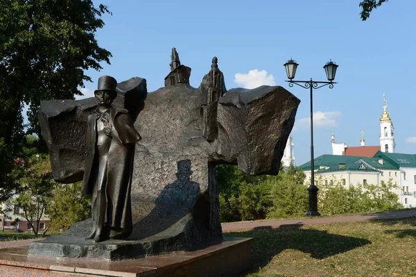 Monumento al poeta ruso Alexander Pushkin en Vitebsk . — Foto de Stock