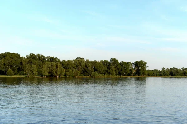 El río Ob cerca de la ciudad de Barnaul . — Foto de Stock