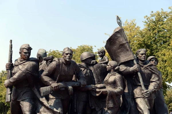 Fragment av memorial ”befriare av Vitebsk - sovjetiska soldater, partisan och underground" — Stockfoto