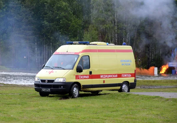 L'ambulanza presso il centro di soccorso Noginsk del Ministero delle Situazioni di Emergenza durante il Salone Internazionale "Sicurezza Integrata 2017 " — Foto Stock