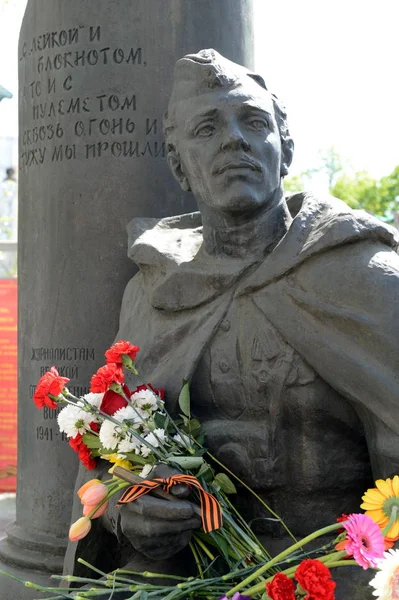 Monumento a los corresponsales de primera línea de la Casa Central de Periodistas . — Foto de Stock