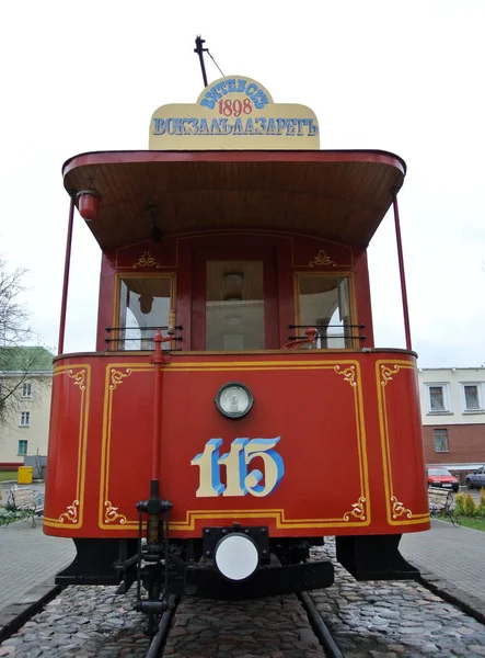 Denkmal für die erste Straßenbahn in Witebsk. — Stockfoto