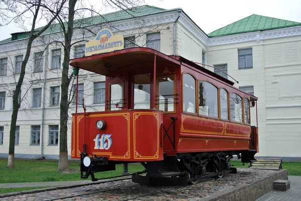Monumento al primer tranvía de Vitebsk en Vitebsk . — Foto de Stock