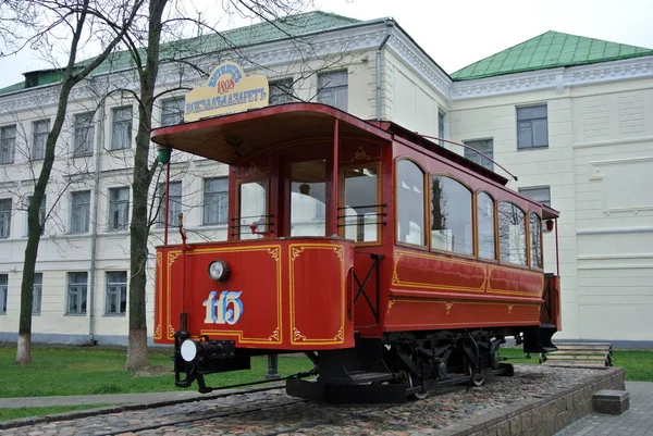 Denkmal für die erste Straßenbahn in Witebsk. — Stockfoto