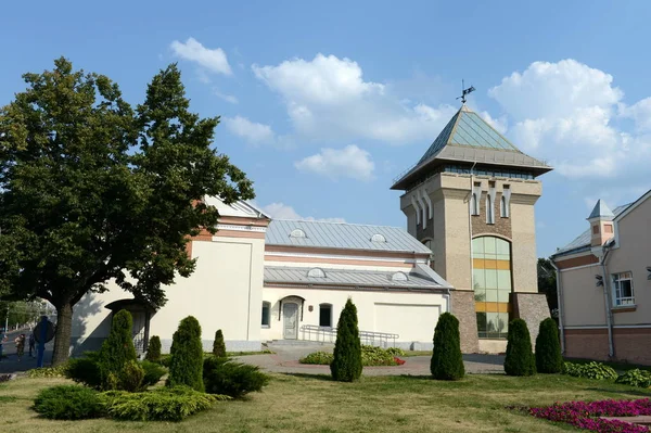 Dukhovskoy kruglik and exhibition hall of the museum "Vitebsk Center for Contemporary Art" — Stock Photo, Image