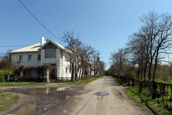 Naberezhnaya street i staden av Tsimlyansk i regionen Rostov. — Stockfoto