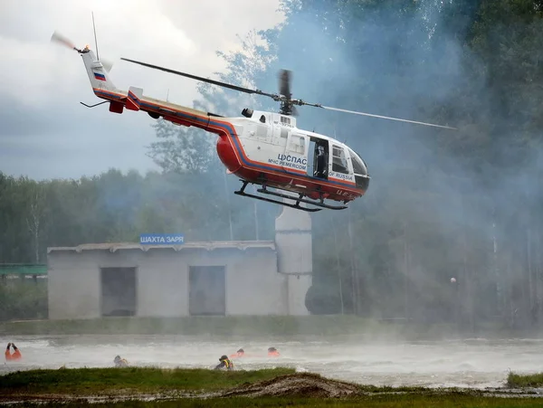 Helicopter BO-105 Centrospas EMERCOM of Russia on the range of Noginsk rescue center of the Ministry of Emergency Situations. — Stock Photo, Image