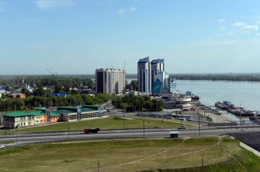 Barnaul şehir dağlık bölümünden görünümünü.