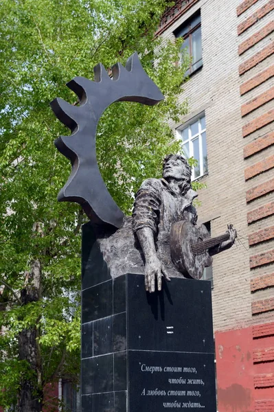 Monument to the famous Russian singer Victor Tsoi. — Stock Photo, Image