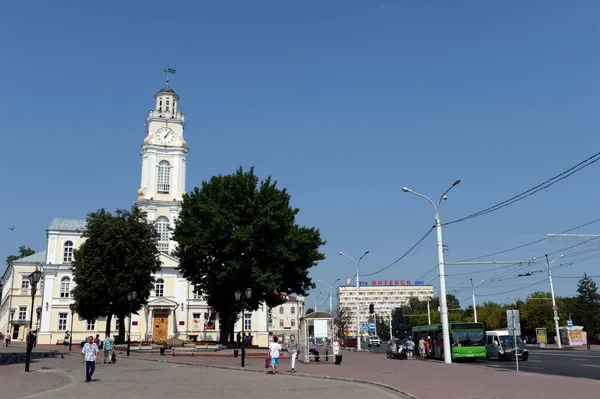 Place de l'Hôtel de Ville dans la partie historique de Vitebsk . — Photo