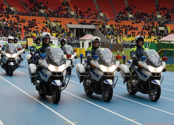 Trafik polisi 'Luzhniki Stadı nda müfettişleri" — Stok fotoğraf