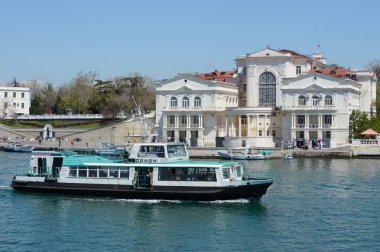  Topçu Bay Sivastopol içinde.