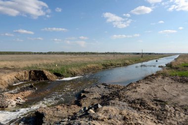 Kasmala Altay topraklarının Mamontovsky bölgesinde nehir.