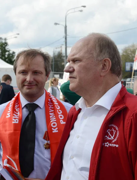 Communist Party leader Gennady Zyuganov at the press festival in Moscow. — Stock Photo, Image