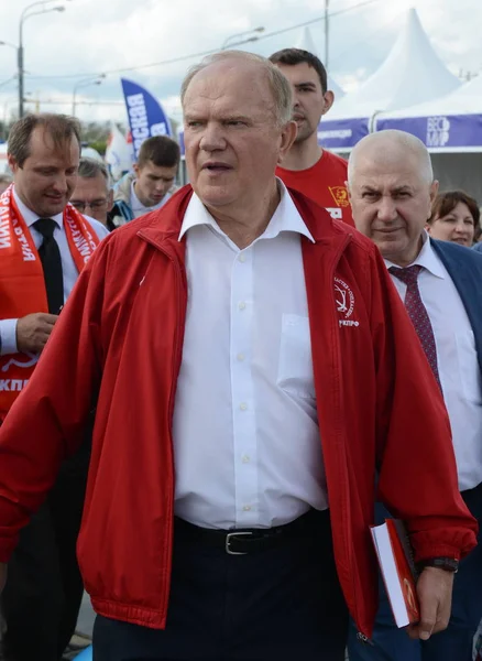  Komünist Parti lideri Gennady Zyuganov basın Festivali, Moskova. 