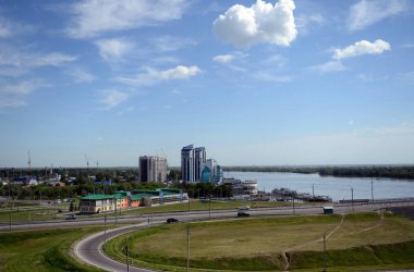 Barnaul şehir dağlık bölümünden görünümünü.